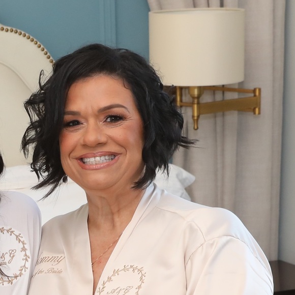 Meet your Posher, Mercedes - Picture 1 of 3